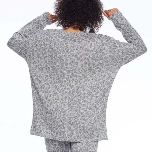 NWOT Spirit Jersey Brushed Leopard Print Pullover - Picture 2 of 9